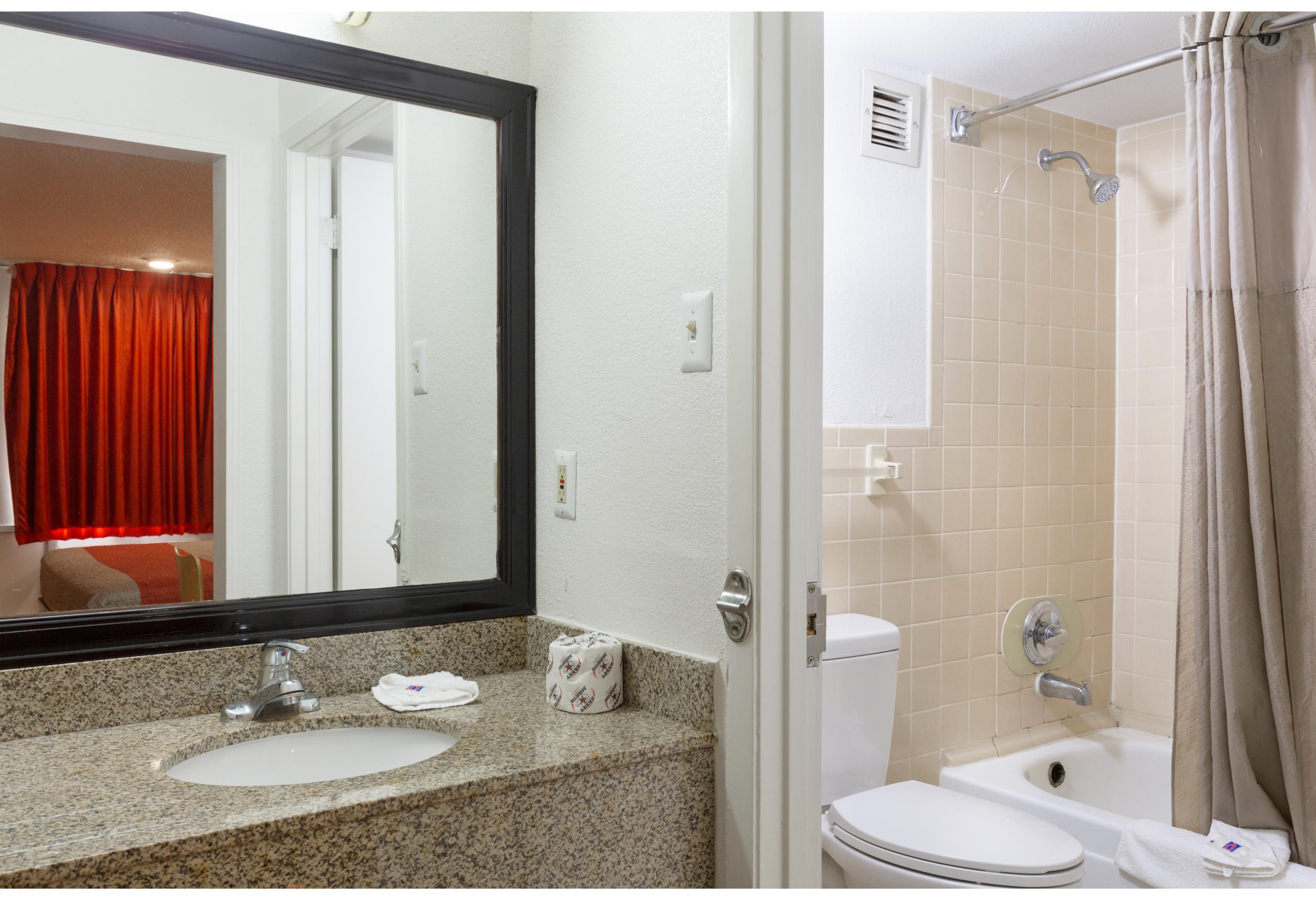 غرفة بسرير كينج لذوي الإعاقة، Motel6 Houston Tx East 4/5