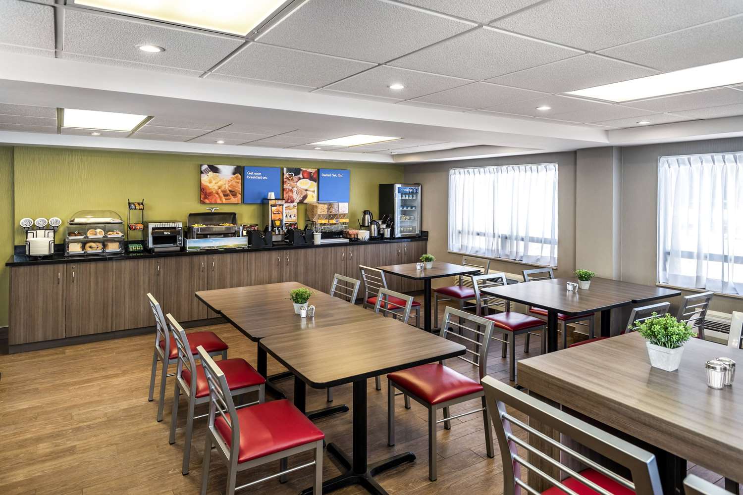 Comfort Inn Sudbury East 24/35