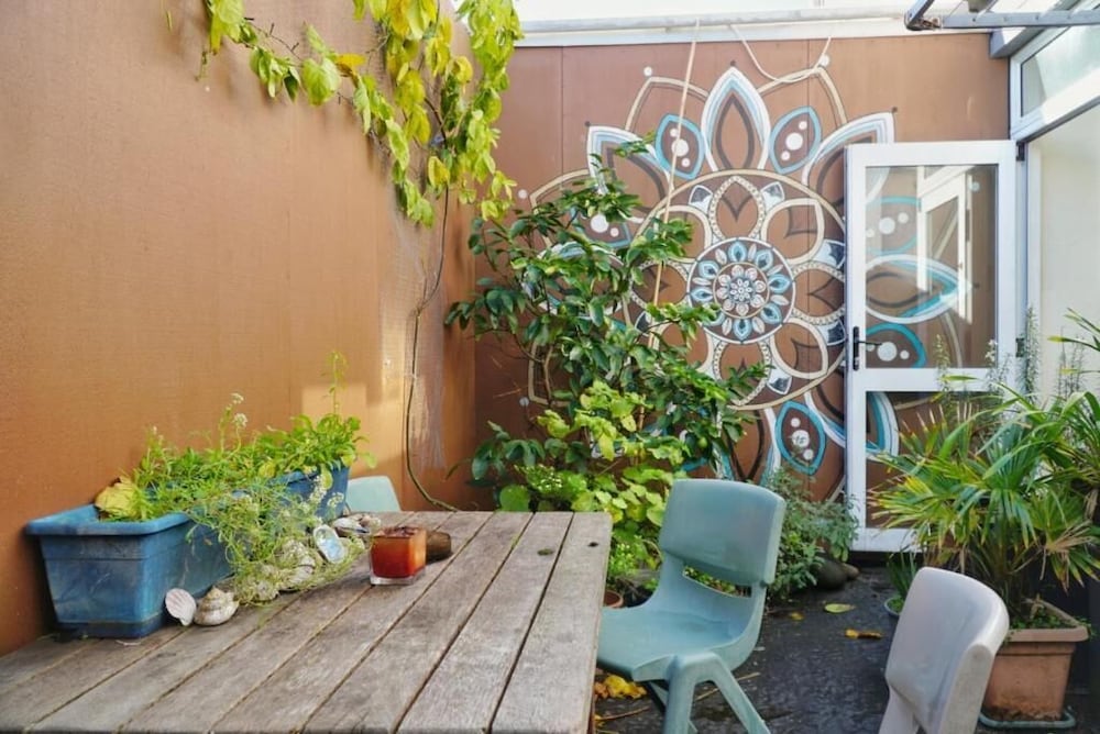 Ariki Backpackers 66/71