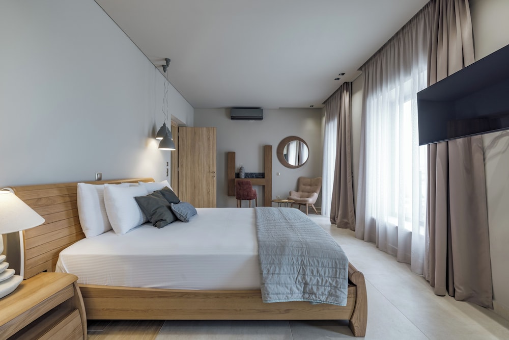 Sea, Villa, 1 Queen and 2 King Beds
