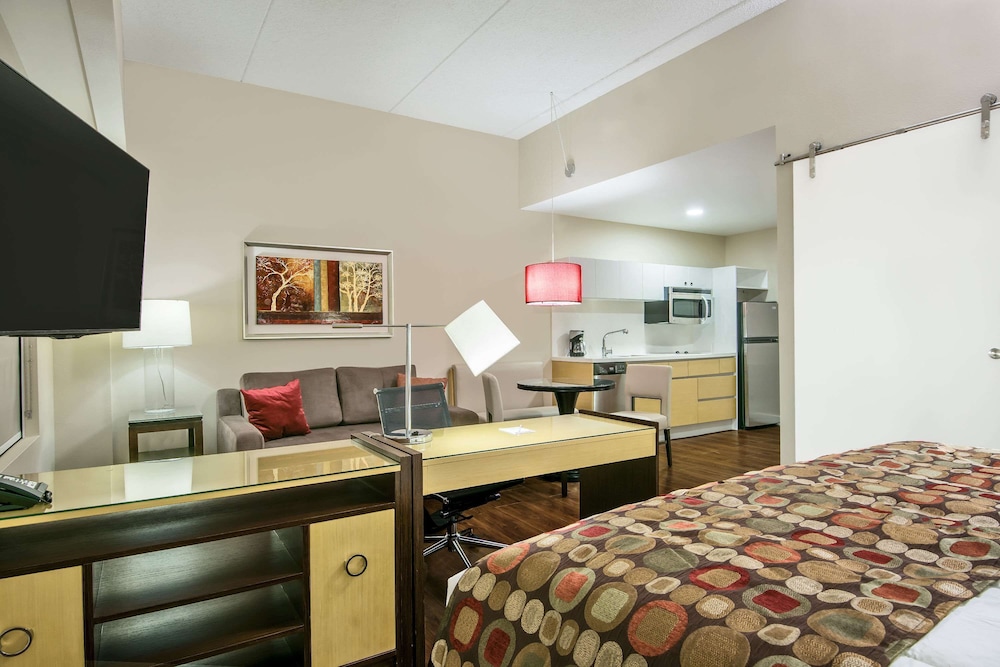 STUDIO, SUITE, KING BED, SOFA