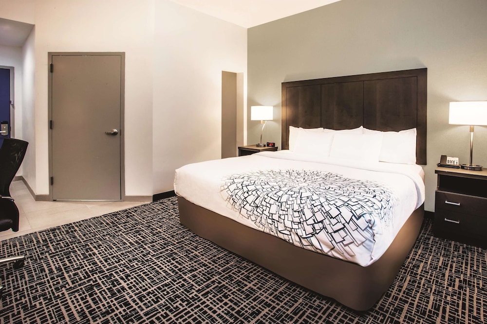 La Quinta Inn & Suites by Wyndham Baltimore Downtown 11/38