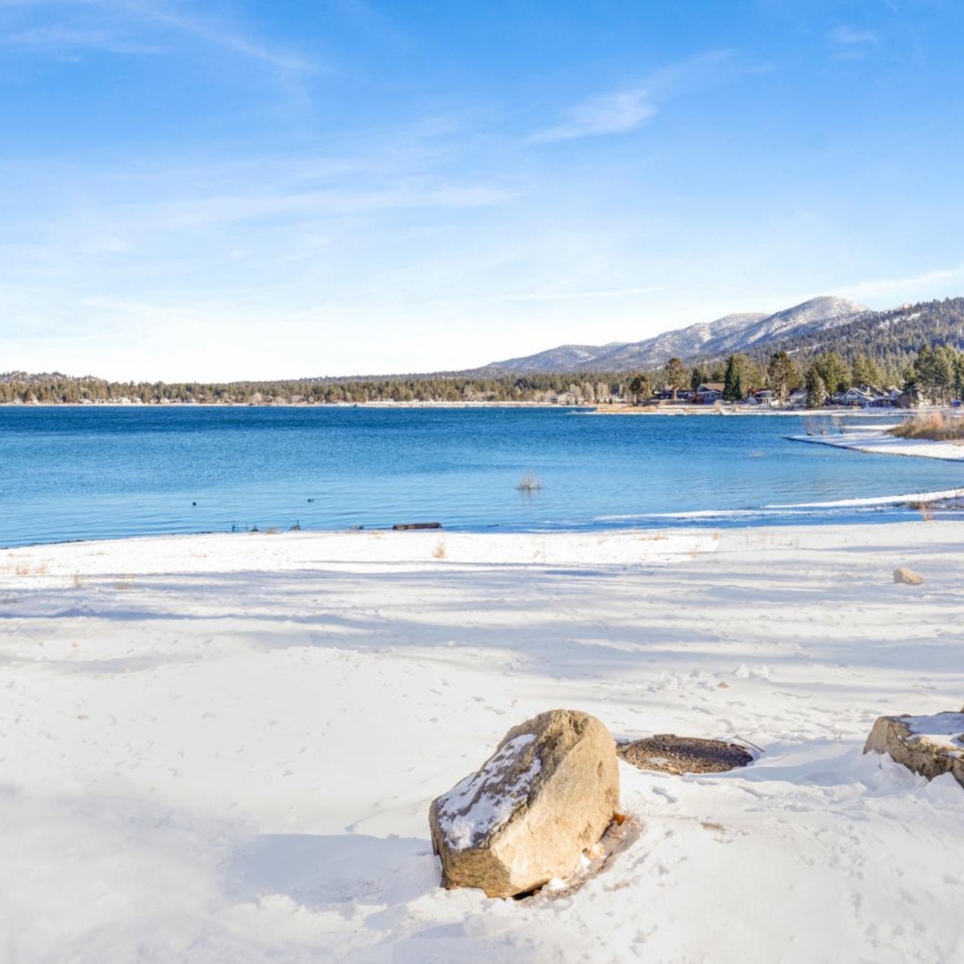 Sunrise Lakefront Family Cabin by Big Bear Vacations 26/39