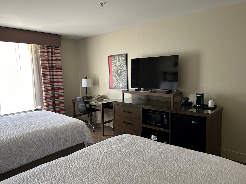 Holiday Inn & Suites Barstow 11/48