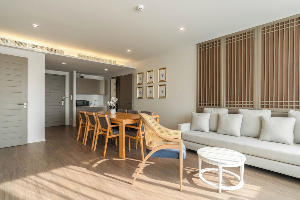 Bella Nara Phuket Naiyang Beach 30/50