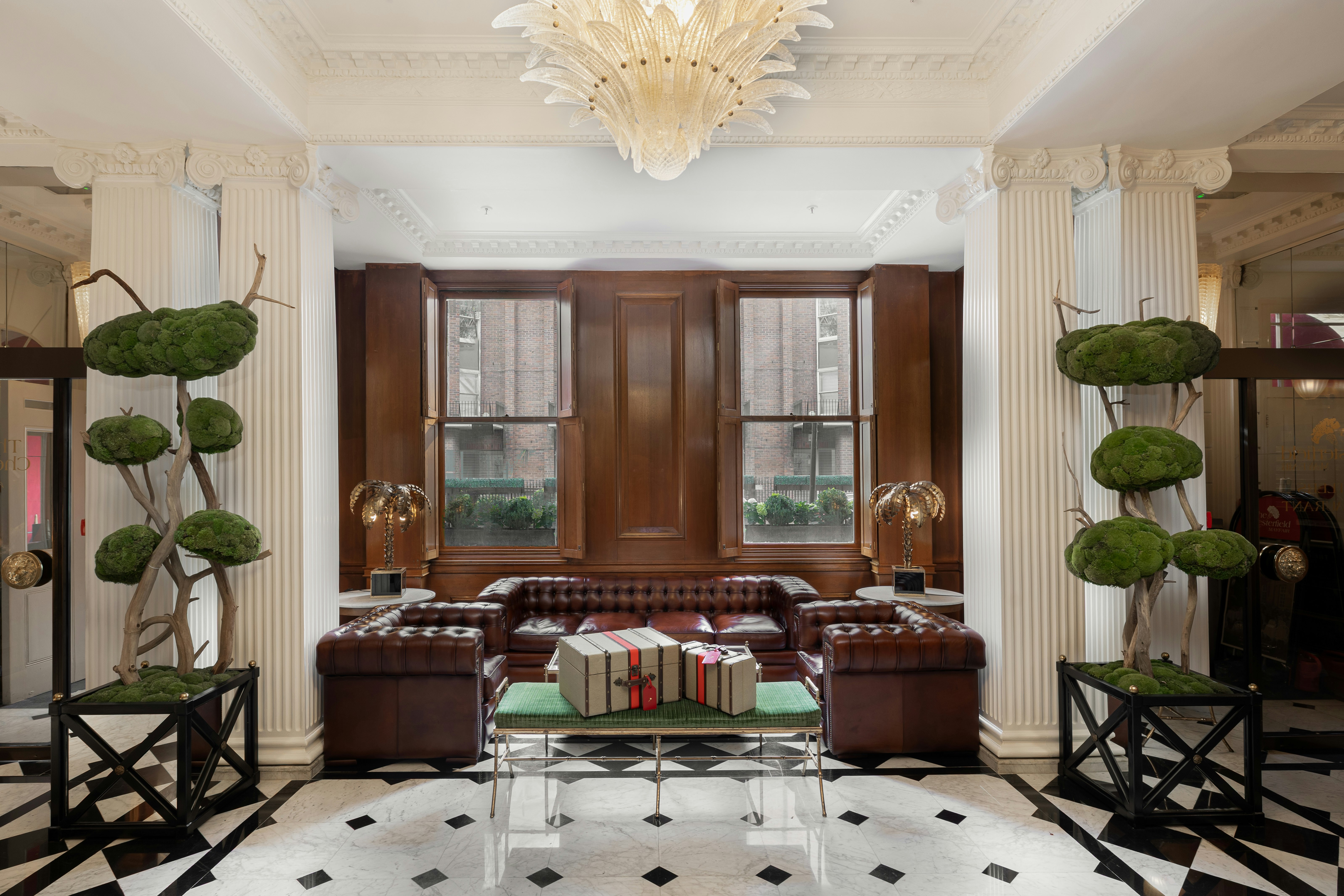 The Chesterfield Mayfair 8/84