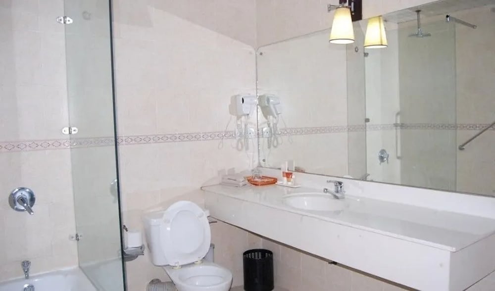 Golden Tulip Owu Crown Ibadan 42/45