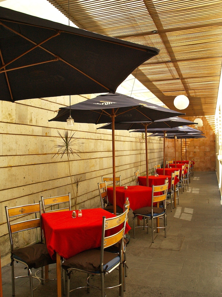 Galeria Hotel And Suites 53/67