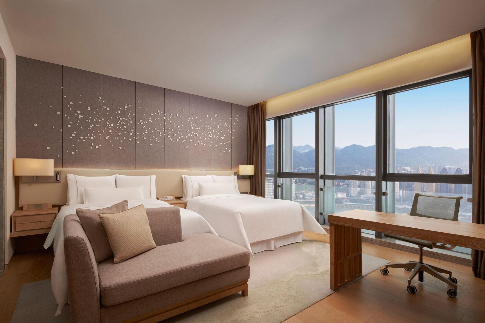 غرفة بريميير بسريرين منفصلين بإطلالة على النهر، The Westin Chongqing Liberation Square 2/6