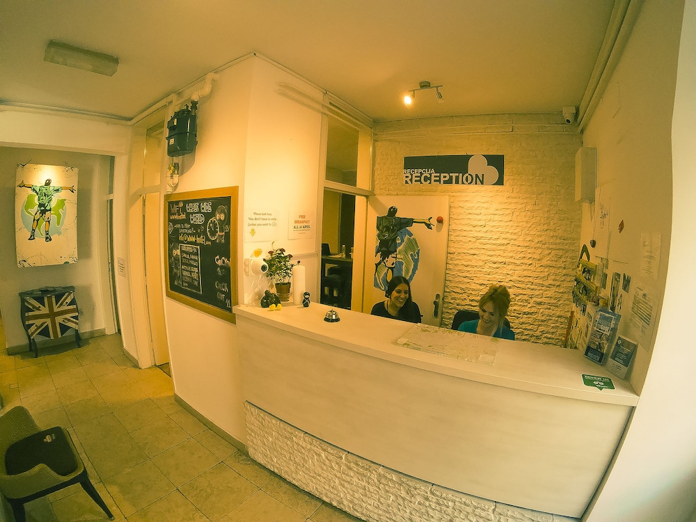 Whole Wide World Hostel & Bar 5/50