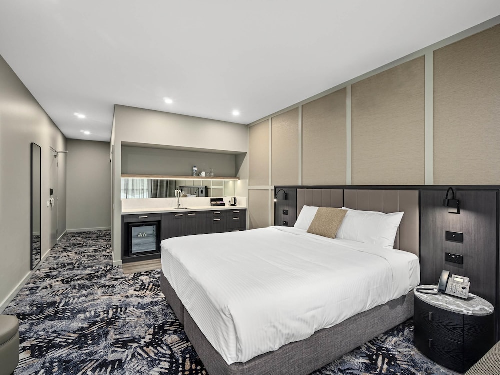 Mercure Pakenham 7/38