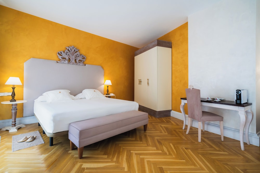 Premium, Suite, King Bed