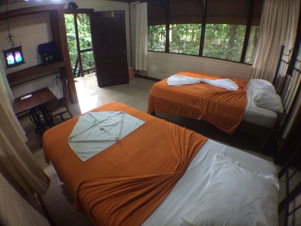 Hotel Rana Roja Lodge 25/50
