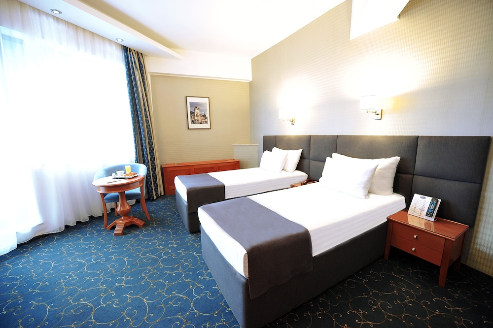 Crystal Palace Hotel 13/67