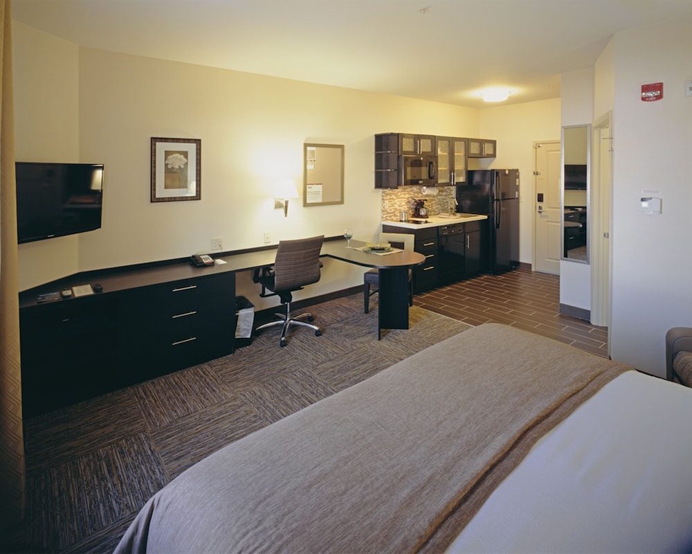 Candlewood Suites Fort Collins 17/39