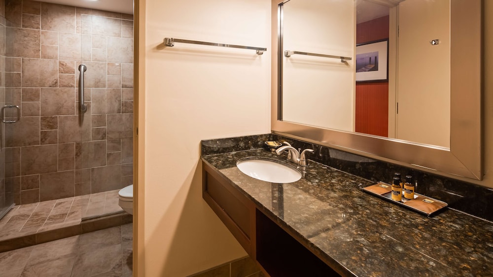 Best Western Plus White Bear Country Inn 15/47