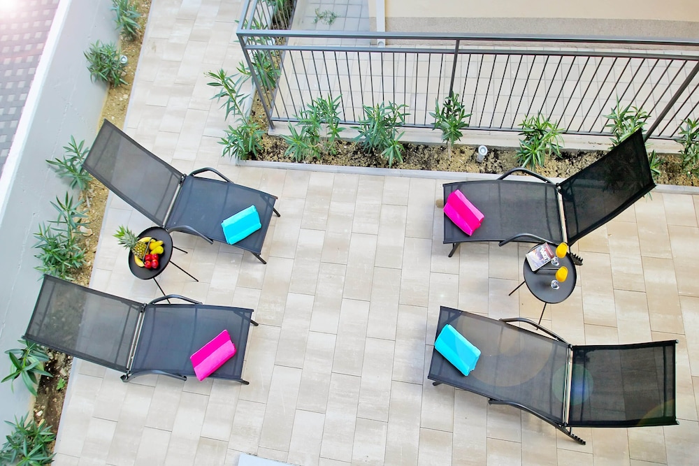 Bacan Family Apartments 1/29