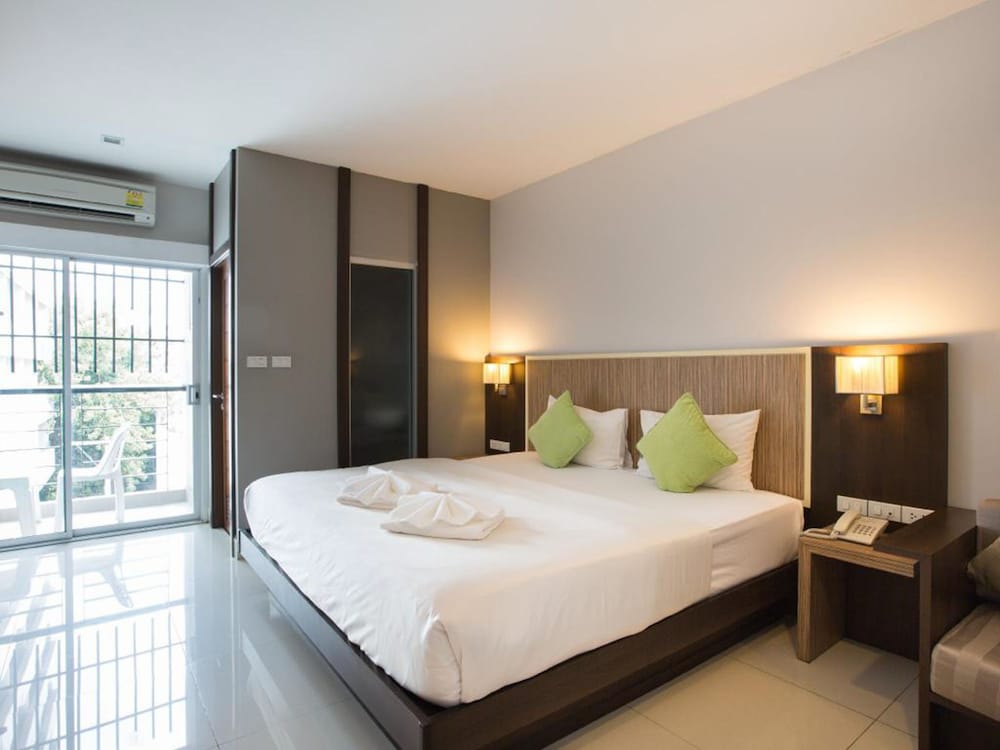 April Suites 17/64