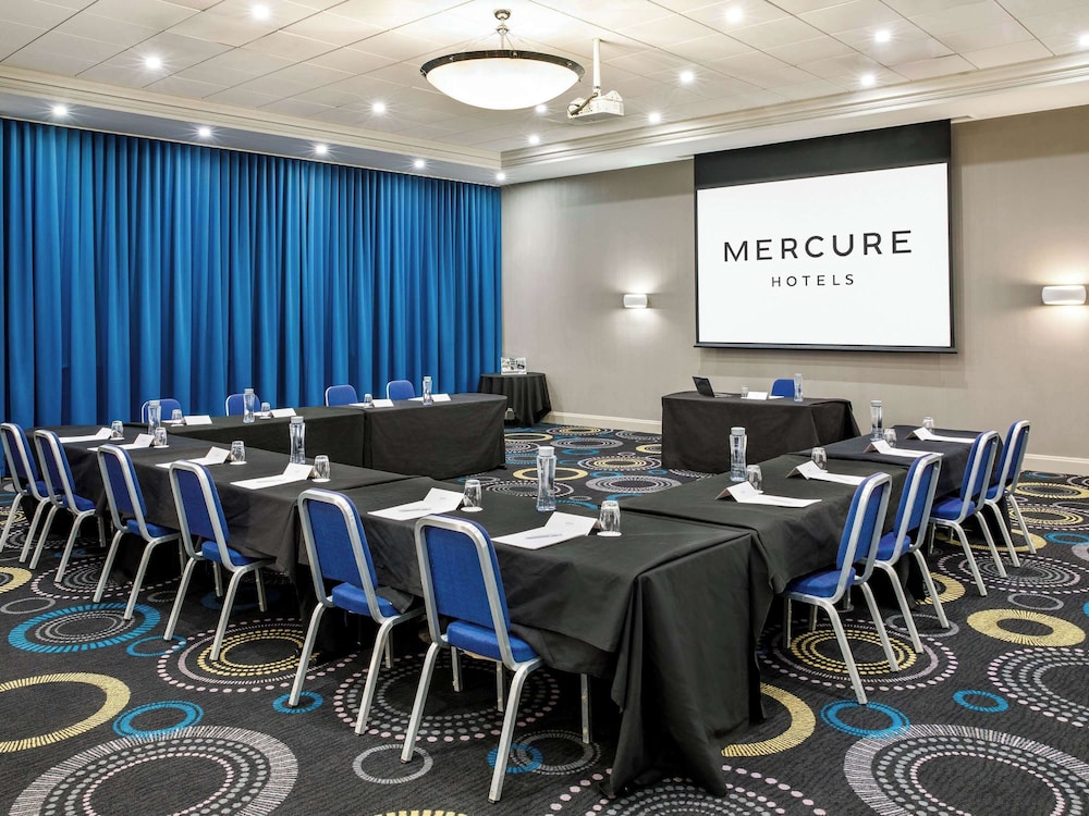Mercure Telford Centre 64/69