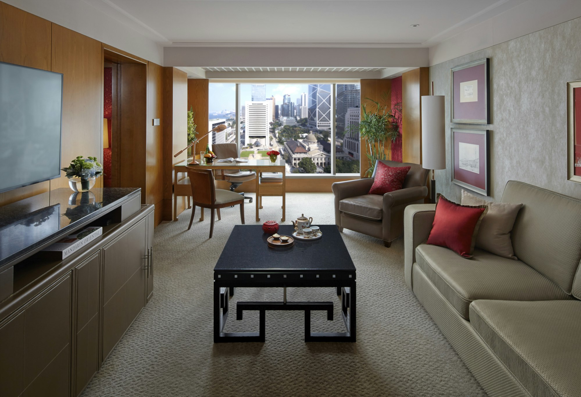 Mandarin Oriental Hong Kong 56/81
