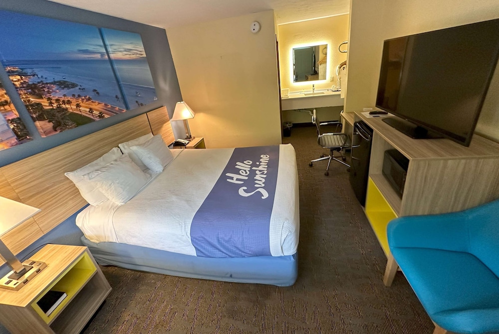 Efficiency, Suite, Queen Bed
