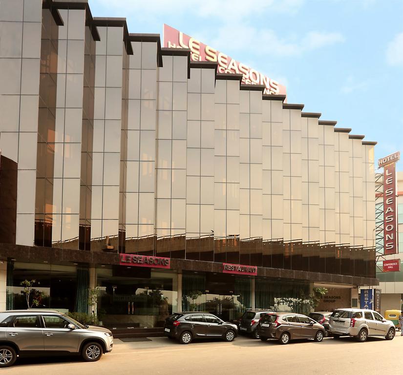 Hotel Le Seasons 18/19
