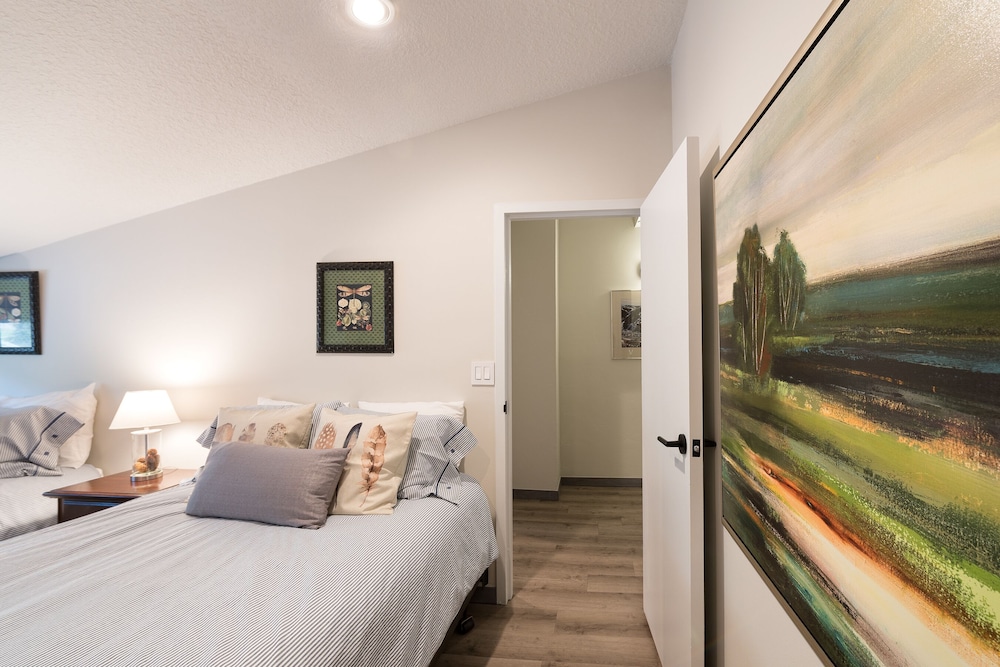 3 BEDROOMS, PENTHOUSE, VALLEY VIEW