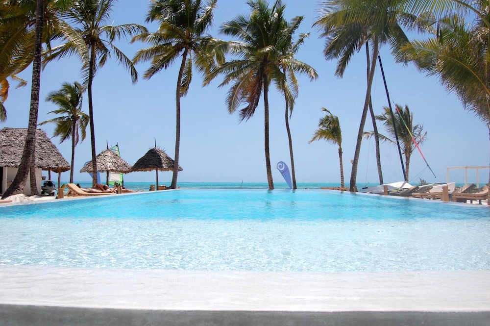 The Loop Beach Resort 46/72