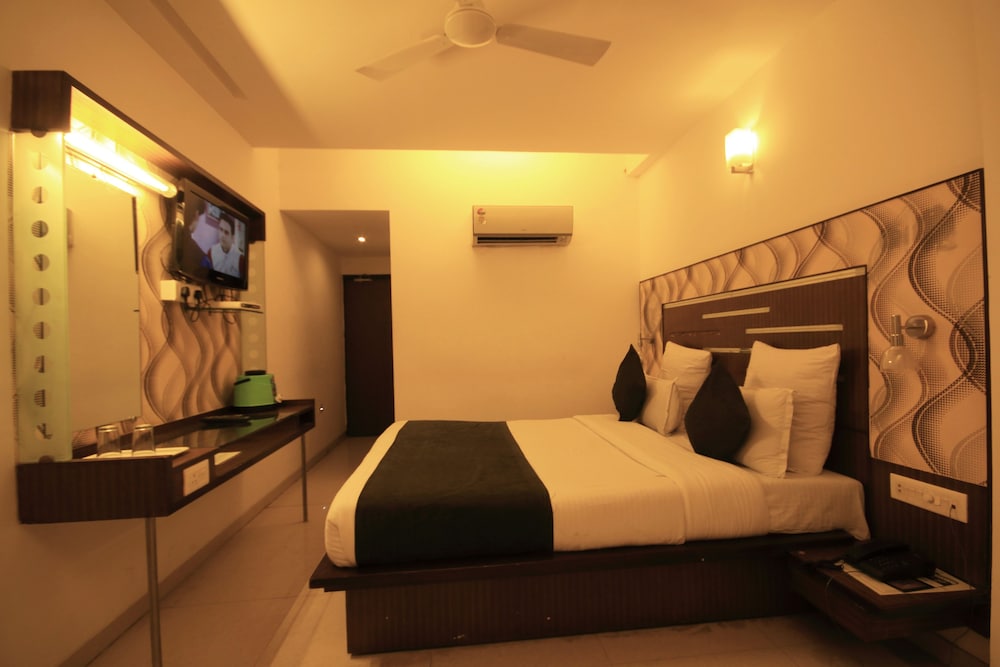 Capital O 891 Hotel Kadamb Inn 27/61