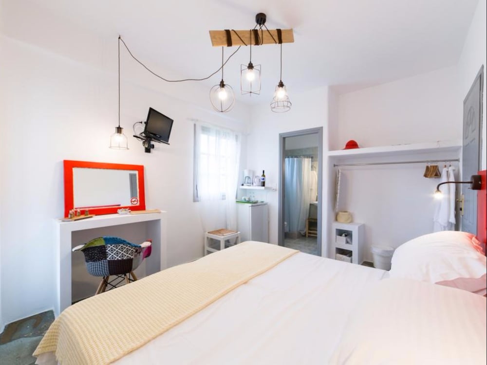 Evi Rooms 8/89
