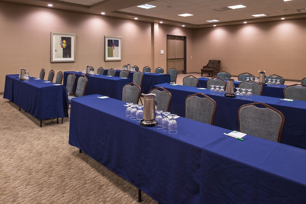 Holiday Inn Ontario Airport 64/73