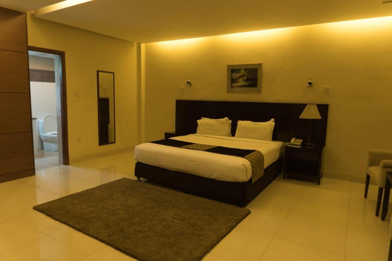 The Avenue Hotel and Suites 8/31