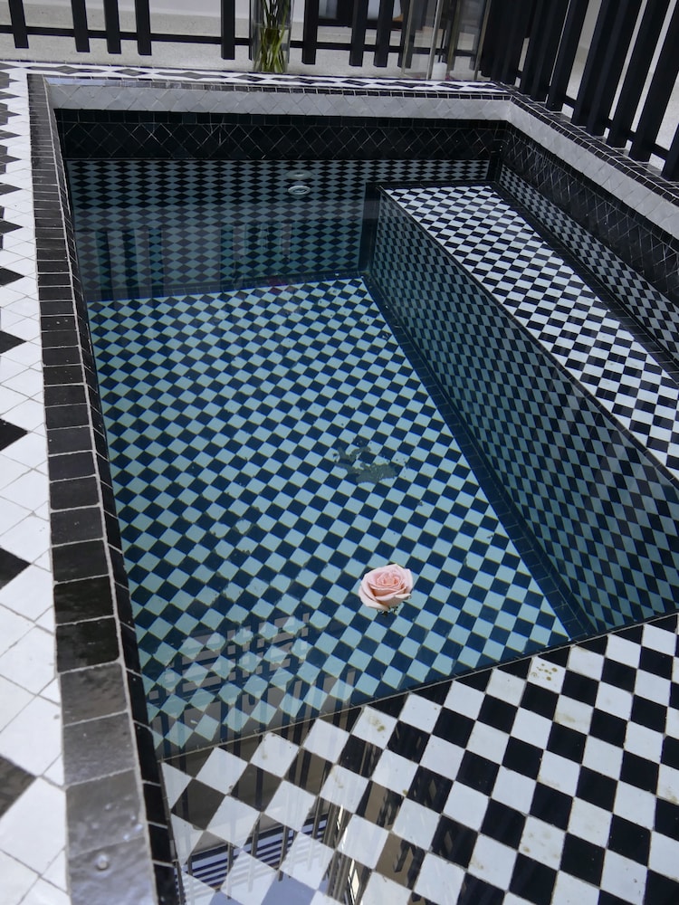 リヤド ゼブラカロ 写真1