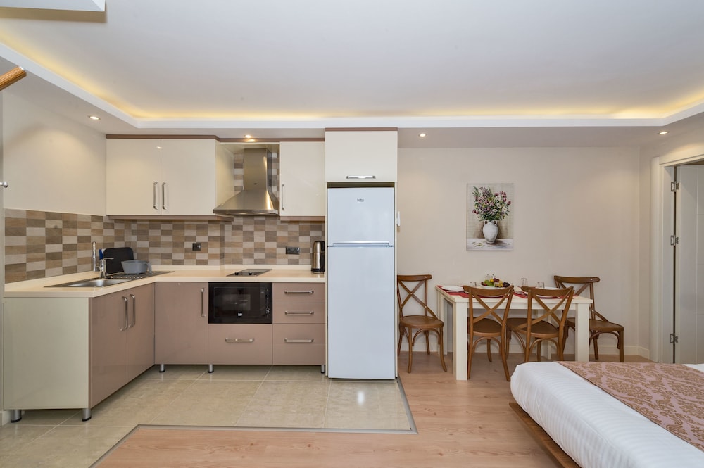 Gen Suites 44/50