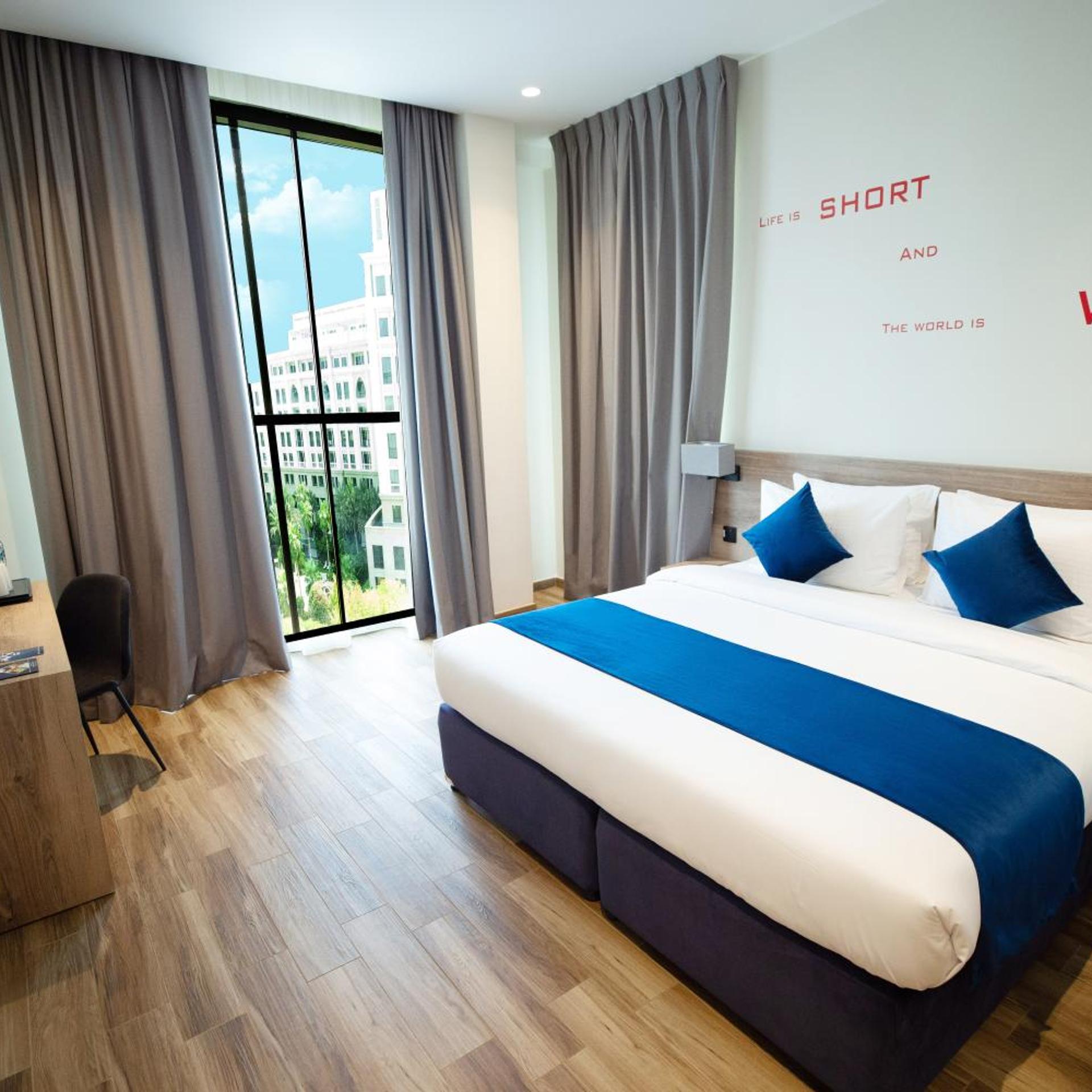 Deluxe Room with Waterfront view