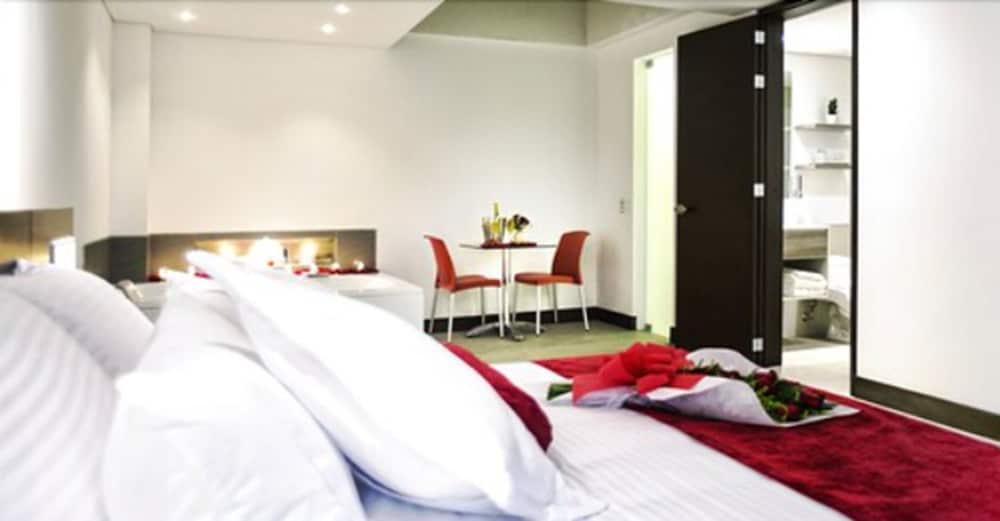 Hotel Loyds 32/64