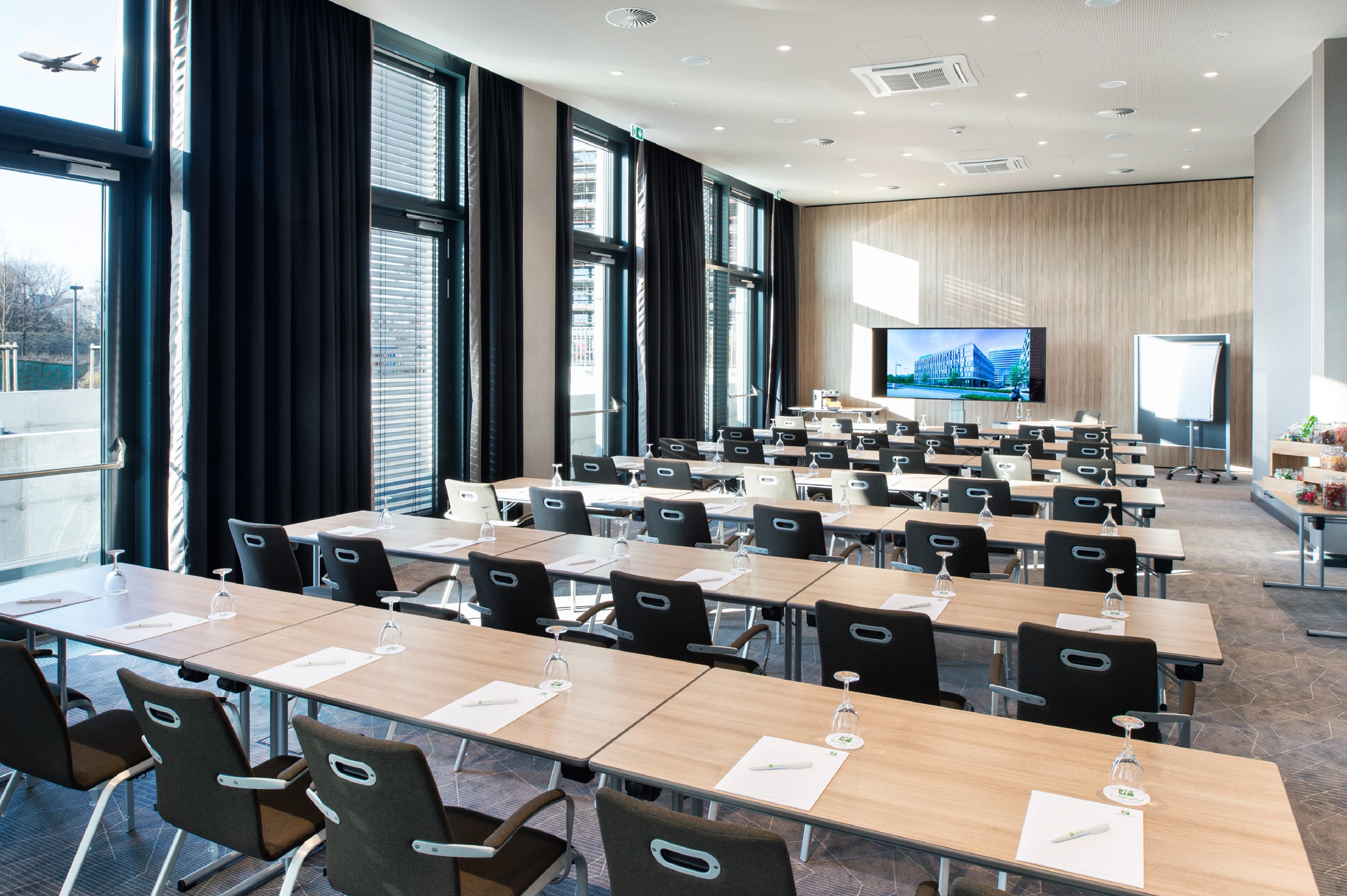 Holiday Inn Frankfurt Airport 66/75
