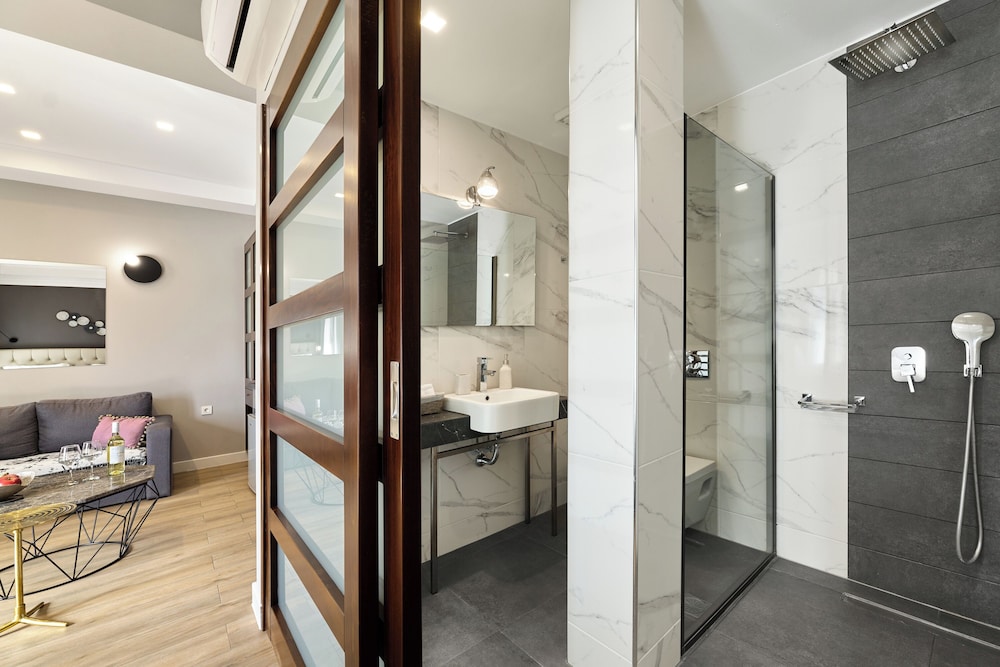 Nival Luxury Suites 48/50