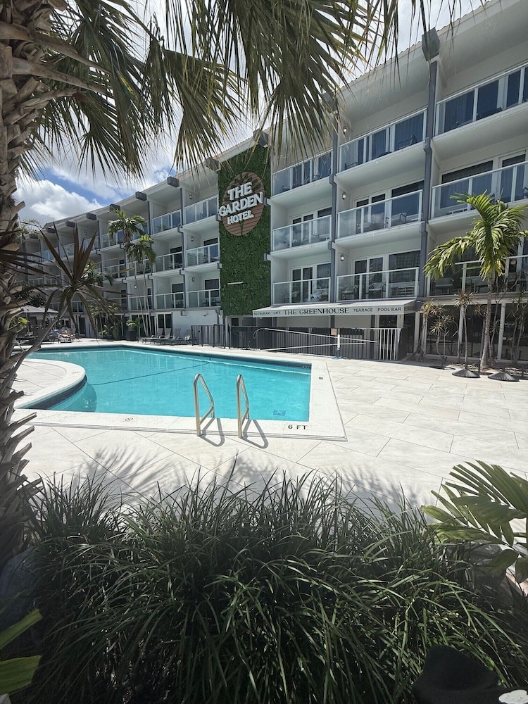 The Garden Hotel and Resort 58/62