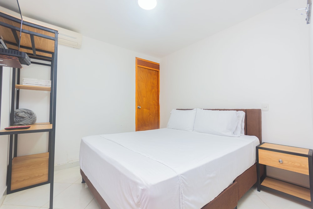 HOTEL TROPICAL SAN JERONIMO 1/27