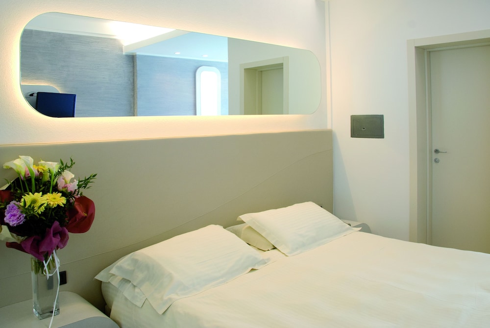 غرفة تنفيذية بسريرين منفصلين بإطلالة على البحر، Hotel Le Palme - Premier Resort 6/10
