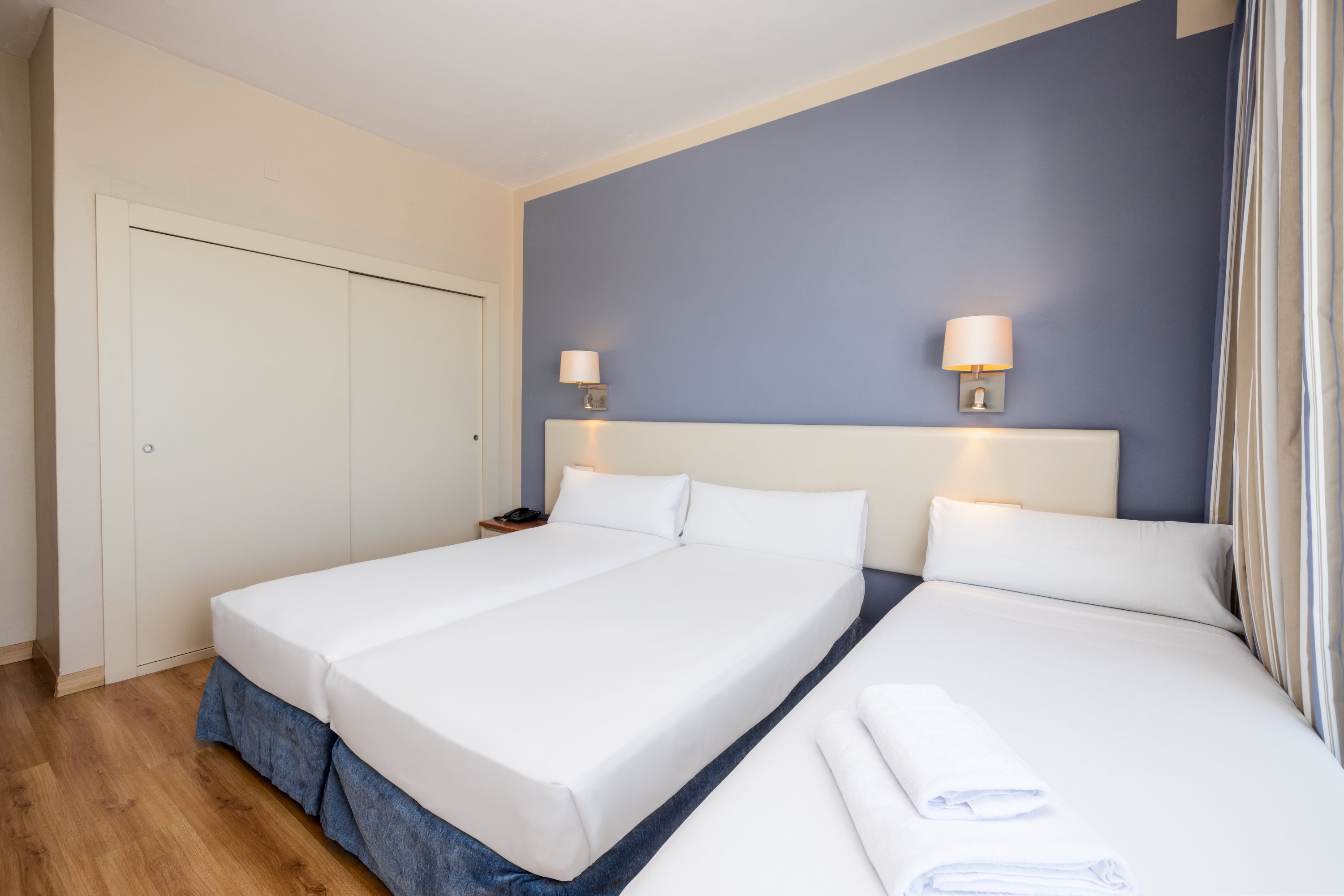 Room, Triple, Side Sea View