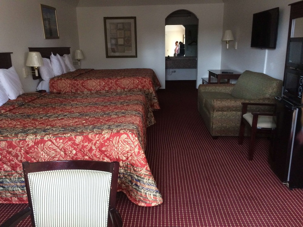 EXECUTIVE INN AND SUITES SCHULENBURG 11/20