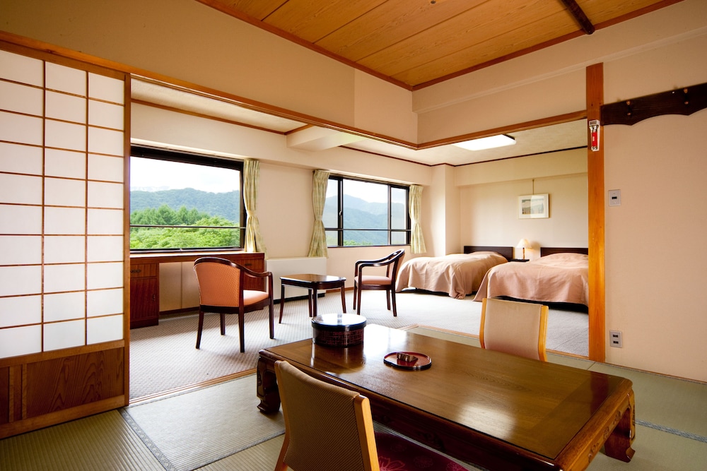 Hotel Sunbird 8/50