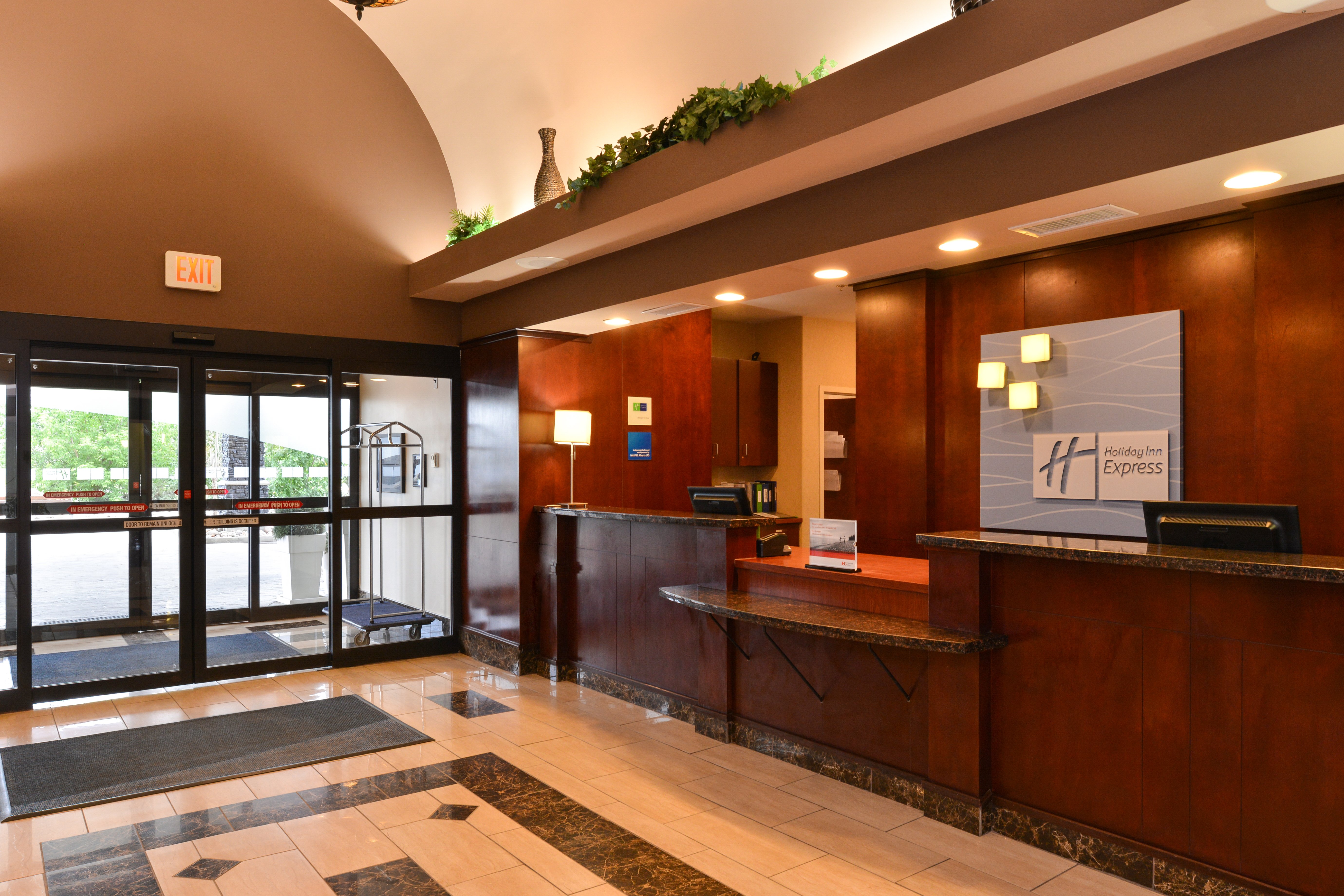 Holiday Inn Express And Suites Edmonton North 8/75