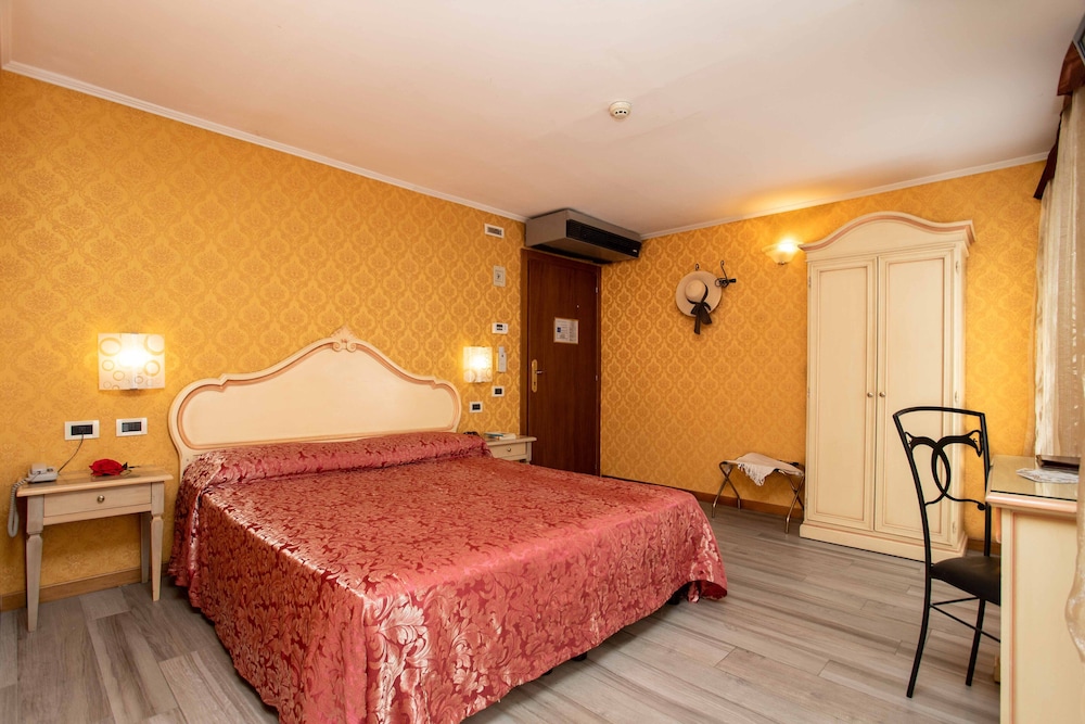 Tintoretto Hotel 24/79