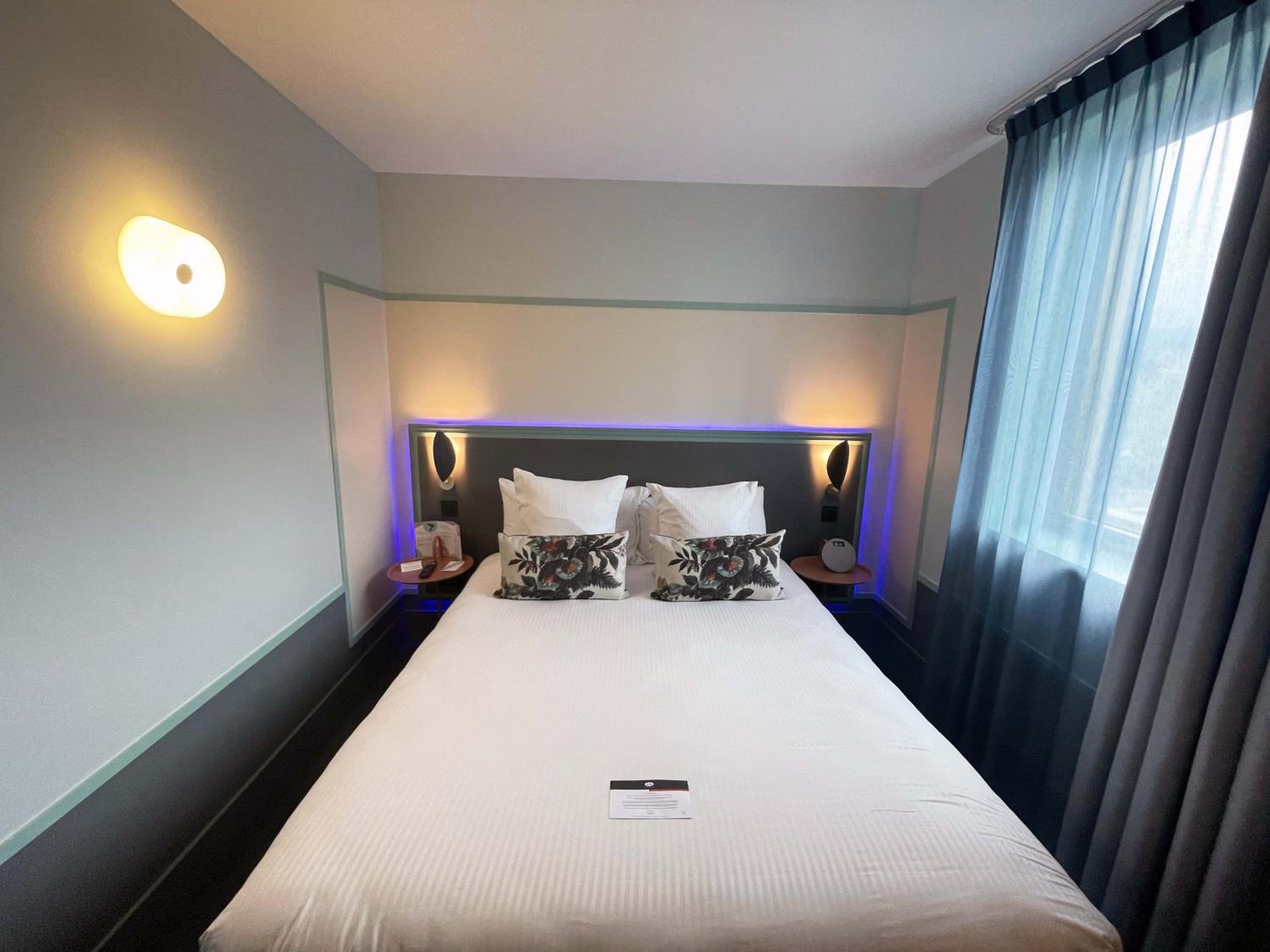 Comfort, Queen Bed