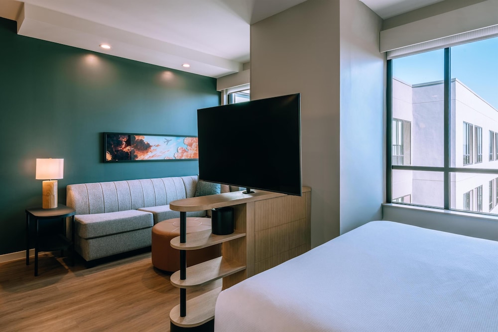 Hyatt House Ontario Airport 25/50