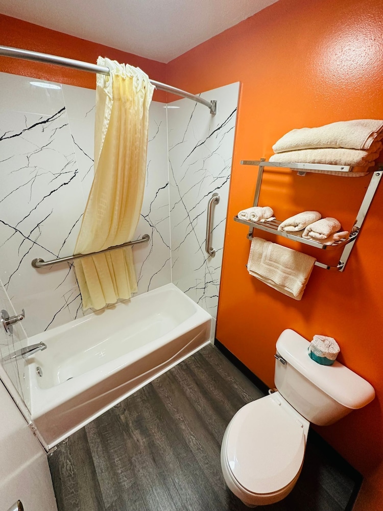 Amber Inn Motel Le Mars 47/49