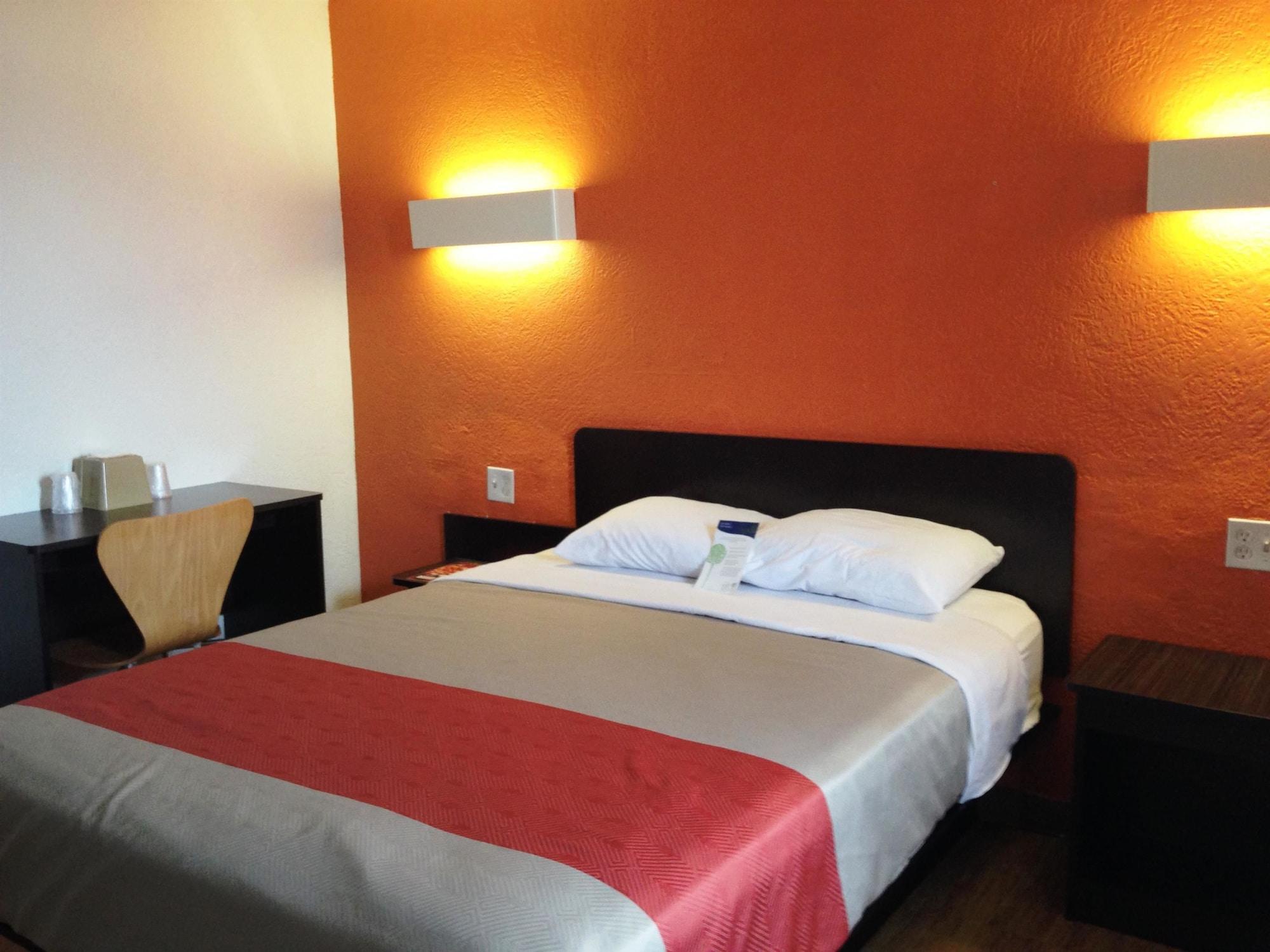 Economy Hotel Plus (ex Motel 6 Oklahoma City North Frontier City) 17/31